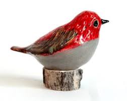 Gray Bird With Red Spot On Back Of Head Glazed In Two Tones Of Blue One In A Matte Finish And The Deeper Blue In A Sheen This Pair Of Lovebirds With Klei Vogels Keramische Vogels Keramische Dieren