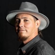 Erik Bosque's Instagram, Twitter & Facebook