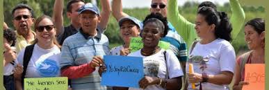 Márquez es una líder afrocolombiana que fue merecedora de este premio por lograr detener la extracción ilegal de oro en cauca. Francia Marquez Premio Joan Alsina De Derechos Humanos 2019 Casa America Catalunya