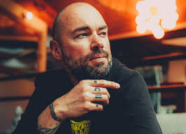 Las confesiones de Santiago Cruz: drogas, tuits y redención