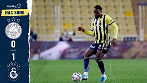 Daha önce çeşitli vesilelerle cem küçük'ün yazdığı yazılardan duyulan rahatsızlık dile getirilmişti. Galatasaray Dan Fenerbahce Ye 4 Yildiz Tepkisi Kronos News Bagimsiz Haber Sitesi