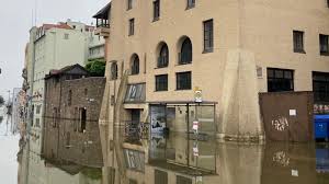Sein einzugsgebiet erstreckt sich über 25.700 km², der mittlere abfluss beträgt an der mündung 730 m³/s. Hochwasser In Passau Lage Entspannt Sich Leicht Passau Shotoe