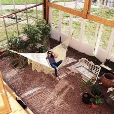 Une Maison Serre Autosuffisante Et Ecolo Abrite Une Famille Aux Pays Bas Maison Verte Maison Autosuffisante Maison Ecologique