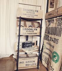 私の趣味は100均巡り 新しい商品はないか 100均で楽しめるdiyはないか そんな事をいつも考えてます 今回はdiyで 背の高い折り畳みシェルフです 是非 ご覧ください ダイソーで出来ちゃう大きな折り畳みシェルフ 軽いからキャンプ イベントに持って