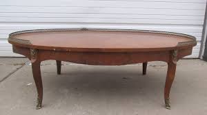 Beautiful oval mahogany coffee table original lexterten. Vintage Signed Henredon Oval Mahogany Coffee Table Little Canada Estate Auction Antiques Collectibles More K Bid