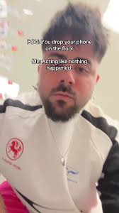 Celular En El Piso Trend