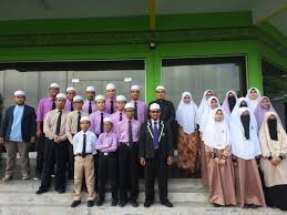 Sekolah vokasi berbasis teknologi yang memadukan kurikulum kemdikbud dan kurikulum pesantren. Sekolah Menengah Islam Integrasi Tahfiz As Syakirin Smiit Sekolah Islam Integrasi Tahfiz As Syakirin