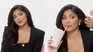Kylie Jenner dá detalhes de sua dieta, surpreende com comidinhas inusitadas e revela desejo que tinha na gravidez: "Era um problema"; assista! - Hugo Gloss