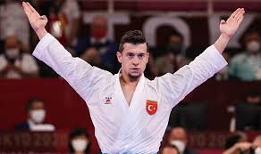 Zor bir hayatı olan kenan sofuoğlu, 2002 yılında abisi bahattin'i, sonrasında diğer abisi sinan'ı. Rh Mktilnuhtem