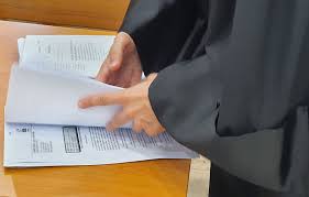 Au début, il publiait des vidéos de conseils pour les séances de. Prison Ferme Pour Les Dealers Qui Avaient Abuse De La Faiblesse D Alec Ata Radio1 Tahiti