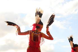 Ragam Kesenian Suku Dayak sebagai Kekayaan Budaya Indonesia | kumparan.com