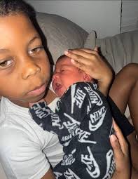 Good morning! Amazing Luv Bug's Phoo Boy and Phoo Baby neglected to say  good morning. Nana was extremely busy this morning. Good morning 🙏🏽