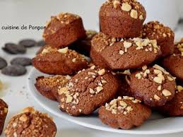 Financier Au Chocolat Garni D Amande Et De Pralin Recette Ptitchef Recept