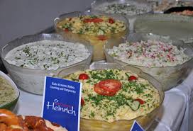 Ich möchte wie im video buttercreme als aussenmantel, wie lange bleibt diese torte im kühlschrank frisch? Kaltes Buffet Geburtstag Selber Machen