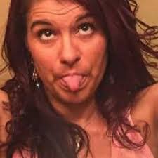 Kari Randall's Instagram, Twitter & Facebook