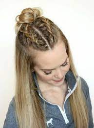 À la fois trop courts pour de belles longues tresses mais pas assez longs pour un beau chignon, tous les matins c'est la panique dans la salle de bains. Chignon Avec Tresse Collee Coiffure Cheveux Mi Long Coiffures Droites Coiffure