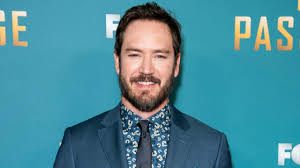 Saved by the bell fans will know, that quite apart from kelly kapowski's bouncy hair and even bouncier moves, there really was one thing above all and that thing was the impossibly cheeky zack morris. Mark Paul Gosselaar Teases His Zack Morris Transformation For Saved By The Bell Revival