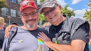 300 Menschen feiern erster CSD in Neumünster