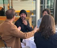 Efron has been living in the land down under for about a year and amid the coronavirus pandemic. Zac Efron Is Pictured Having Dinner With His Girlfriend Vanessa Valladares In Sydney Fr24 News English