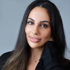 Tara Francis's Instagram, Twitter & Facebook