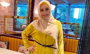 Hafiz berkata, seseorang itu seharusnya mempelajari ilmu agama untuk menjadi lebih baik, bukannya menutup keburukan yang ada dalam diri. Che Muhammad Hafiz Che Baharum Beautifulnara Gosip Artis Malaysia Terkini