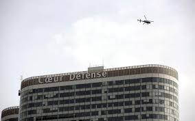 Sur la vidéo, l'appareil survole d'abord le fleuve. Vingt Helicopteres Et 326 Drones Dans Le Ciel Des Hauts De Seine Le Parisien