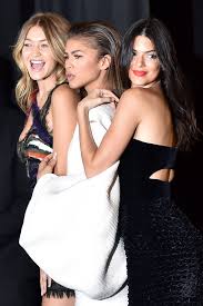 Bella hadid turned 23 yesterday—happy belated, bella! 16 Times Kendall And Gigi Wore The Same Hairstyle Kendall Jenner Gigi Hadid Kendall Girls Night Out