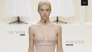 Tüm ürünleri incelemek, fırsatları yakalamak ve online alışveriş yapmak için tıklayın. Hunter Schafer Runway Collection Youtube