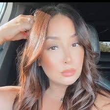 Elizabeth Salazar (@elizabethsalazarrr)