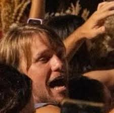 Listen reggae music 🌴