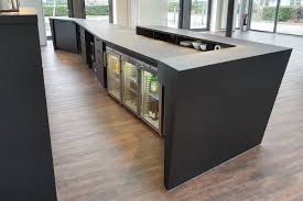 Ob beleuchtet oder unbeleuchtet, kunststoff oder holz. Bar Ausschanktheken Hammer Margrander Interior