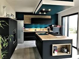 Une cuisine noire brille d'élégance et émet un charme inégalé. Cuisine En Fenix Noir Mat Cuisines Kergourlay