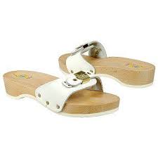 I Loved My Wooden Flip Flops From The 80 S I Can Still Hear The Wood When It Hit Floor And Rose To Meet The Bottom O Childhood Memories Childhood My Childhood