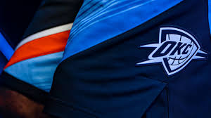 För oklahoma city thunder, ett lag som alltid är i tjocklek i slutspelet, betyder det en ny uniform varje år sedan 2012, eftersom okc alltid spelar på. Oklahoma City Thunder Unveil City Edition Uniforms For The 2020 21 Season Kokh