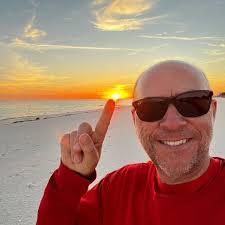 CHARLES McCOOL 😎🌴🏖️ (@charlesmccool) • Threads, Say more