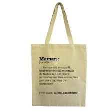 Cette année, nous nous lançons et nous offrons un inédit, un gadget du quotidien qui deviendra le must have le plus important pour votre maman. Cotton Bag Mother Hindbag Fair Trade Cadeau Noel Maman Idee Cadeau Maman Cadeau Maman