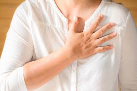 Gejala penyakit jantung bisa dimulai dengan pembengkakan di bagian perut. 5 Gejala Serangan Jantung Yang Harus Anda Waspadai Lifepack Id