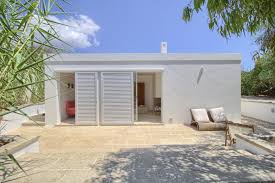 Sono tanti gli annunci di appartamenti vacanza che si presentano con ambienti. Affittasi Casa Indipendente Con Accesso Alla Scogliera 4 Posti Letto A Torre Vado Su Salento It
