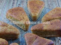 A La Maison C Est Monsieur Qui Est De Corvee De Compote De Pommes Il Epluche Coupe Plus D Un Kil Gateau Compote De Pomme Gateau A La Compote Compote De Pomme