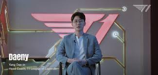 양대인 전 t1 감독이 친정이라고 할 수 있는 담원의 전력분석관으로 돌아왔다. T1ì˜ ìƒˆë¡œìš´ ì‚¬ë ¹íƒ' Daeny ì–'ëŒ€ì¸ ê°ë…ì— ëŒ€í•œ ê¸°ëŒ€ê°
