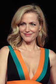 Gillian anderson, who can be seen on netflix's the crown as margaret thatcher, has signed with uta. Die 48 Jahre Alte 160 Cm Grosse Gillian Anderson In 2017 Foto Gillian Anderson Amerikanische Schauspieler Promis