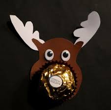 Weihnachtsbasteln Elch Ferrero Rocher Mitbringsel Kinder Weihnachtsbasteln Basteln Weihnachten Elche Basteln