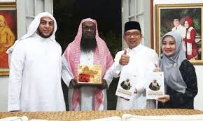 علي بن عبدالله بن علي جابر), was born he also has the honor of being first ever ph.d. Jamu Imam Besar Masjidil Haram Jabar Ekspres Online