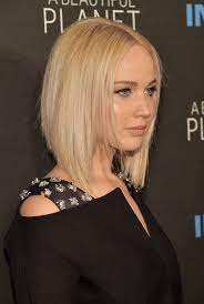 17 Fashionable Celebrity Bob Haircuts To Copy 3 Jennifer Lawrence Graduated Bob Haircut For Blond Sleek Bob Hairstyles Bob Hairstyles Jennifer Lawrence Hair
