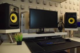 The monitor stands are skateboards. 334 Minimalist Bedroom Studio Desk Guide Pro Music Producers