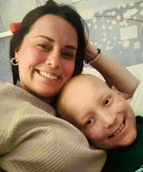 Attendo con ansia di sapere che Branson sta recuperando le forze e  migliorando. Prego che torni a vivere serenamente come un bambino deve  fare. 🙏🏻