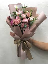 母亲节别忘了祝妈妈节日快乐 carnationbouquet 哥伦比亚康乃馨 康乃馨 母亲节 母亲节花束 康乃馨手花 花艺 手花 情人节花束 毕业花束 气球花 arreglos florales para cumpleanos arreglos florales adorno floral