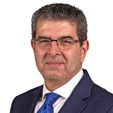 He secured millions of chinese mouth masks for dutch healthcare. Pandemiemiljonair Sywert Van Lienden Ondernemer In Mooipraten Columns Telegraaf Nl