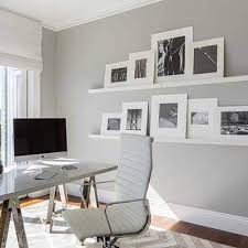 Bu örneklerde marshall deniz kabuğu rengi, kum beji, ayçekirdeği, çakıl taşı, vanilya çiçeği, damla sakızı, lavanta esintisi, badem ezmesi, fildişi, güz gülü, ıslak kum rengi, mum ışığı, kırık beyaz. Roma Grisi Duvar Boyasi Ornekleri Ve Uygulamalari Evde Mimar Modern Ic Mekanlar Oturma Odasi Tasarimlari Ev Dekoru