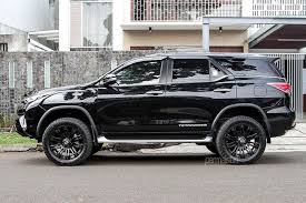 Permaisuri Toyota Fortuner Looks Mighty Motorward Toyota Toyota Trucks Toyota Cars